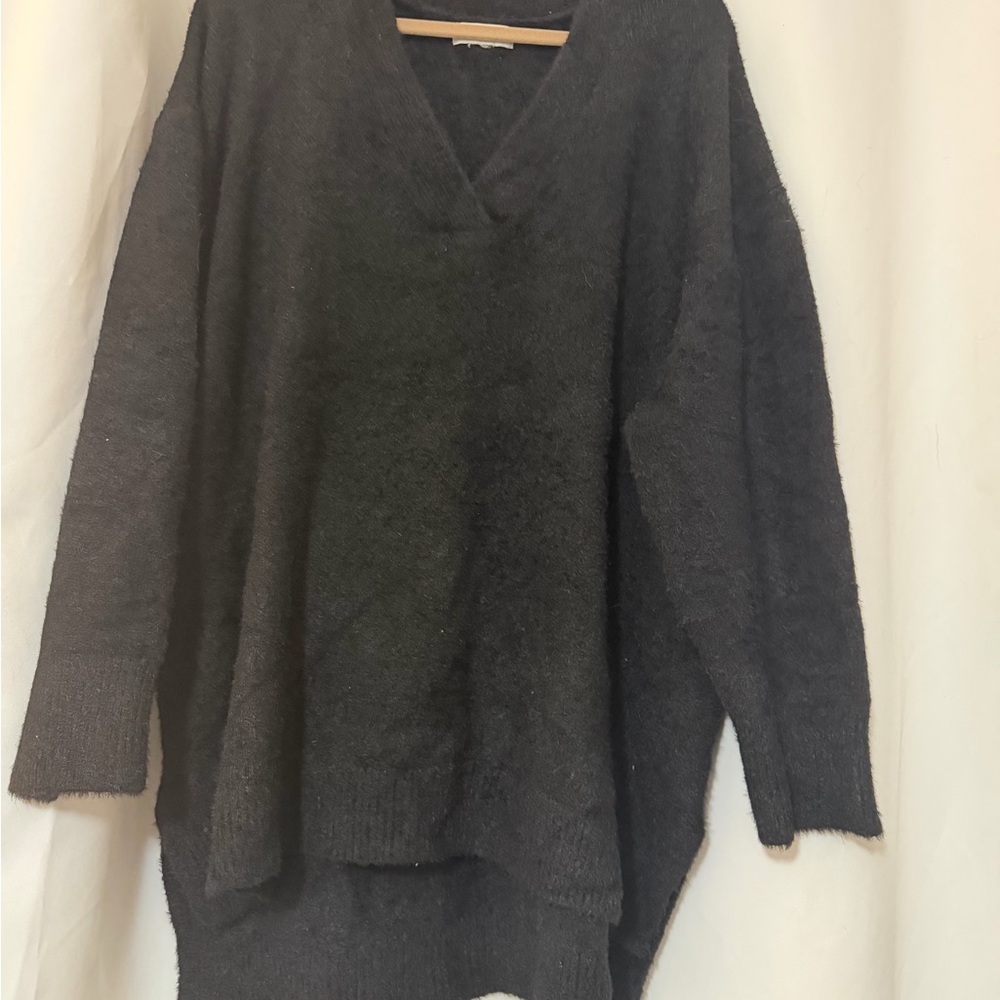 Ava & Viv fuzzy Black V-Neck Slouchy Sweater